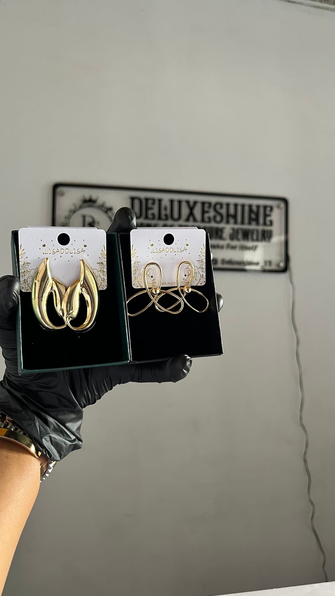 Earrings 