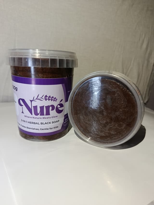 Nuré herbal black soap