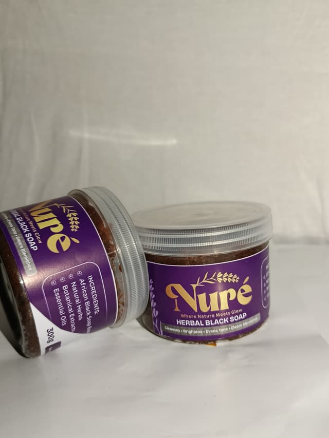 Nuré herbal black soap 