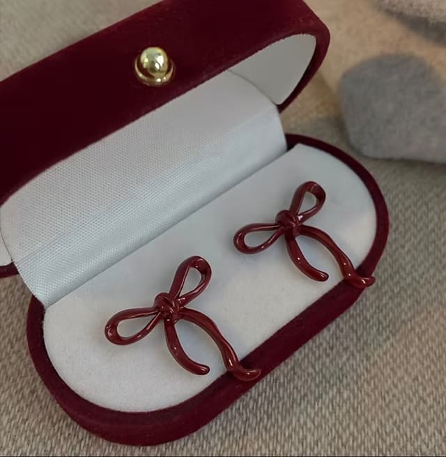 Red Bow stud 